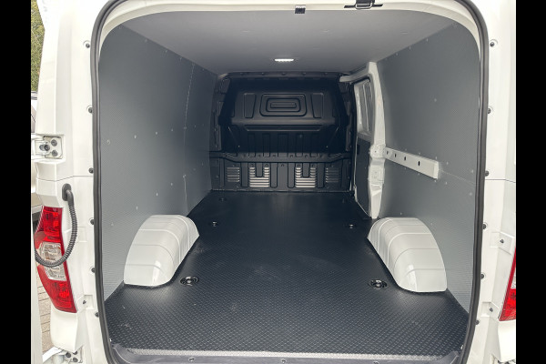 Maxus EDELIVER 3 LWB 50 kWh | Lederen bekleding | 100% Elektrisch | UIT VOORRAAD LEVERBAAR! | Carplay | Camera | 7 inch Touchscreen | Lease vanaf 312,- per maand!