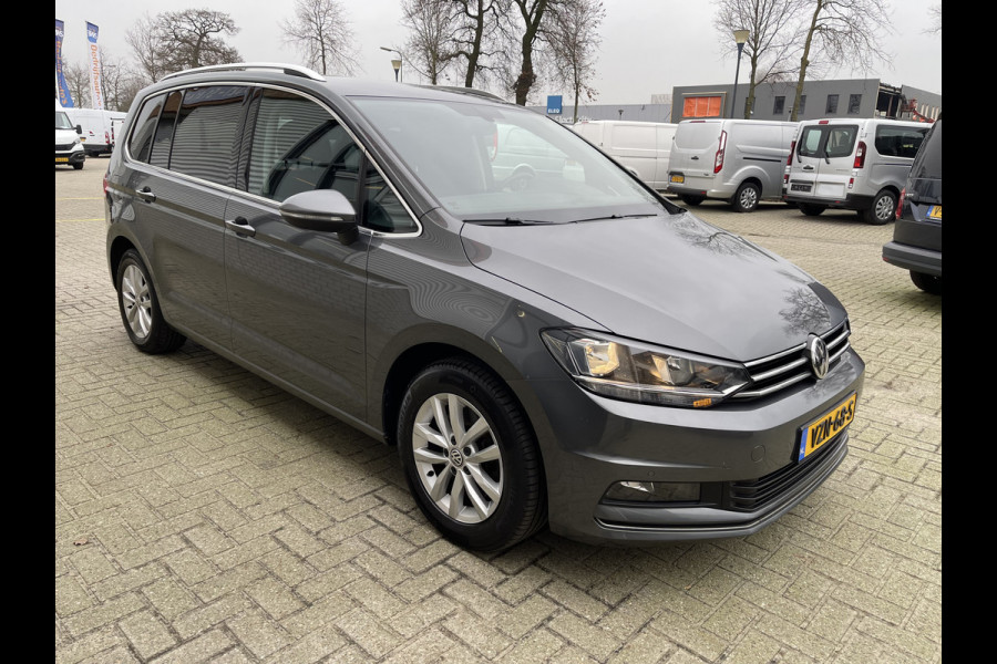 Volkswagen Touran 1.6 TDI grijs kenteken / euro 6 / vaste prijs rijklaar € 20.950 ex btw / lease vanaf € 375 / grijs metallic / airco / cruise / navi / pdc voor en achter / achteruit rijcamera !