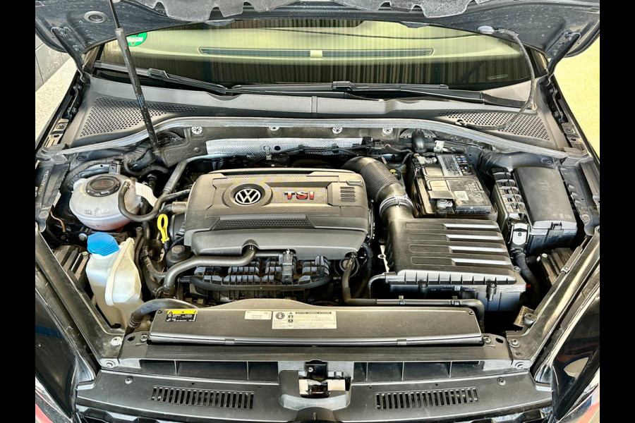 Volkswagen Golf 2.0 TSI GTI TCR LED/VIRTUAL/PANO/ALCANTARA+S.VERWARMING/LMV 19'/LINE/ACC/ECC/12 MDN GARANTIE!