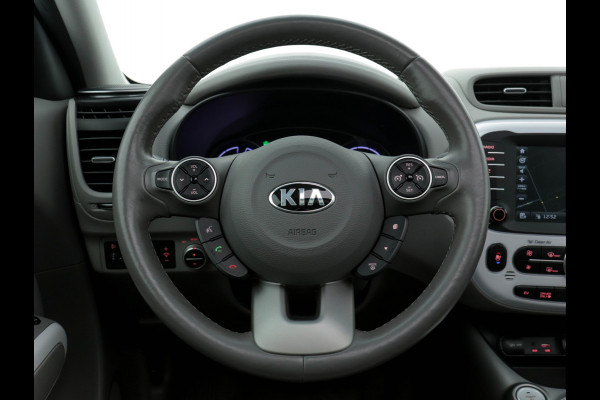 Kia Soul EV Executive Plus Line 27kWh (INCL.BTW) *PANO | NAVI-FULLMAP | FULL-LED | KEYLESS | VOLLEDER | CAMERA | ECC | PDC | CRUISE | DAB | VIRTUAL-COCKPIT*