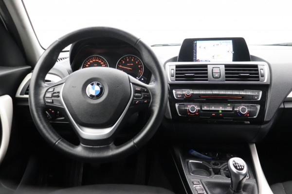 BMW 1-serie 116i 5 deurs SportLine - Navi, Clima