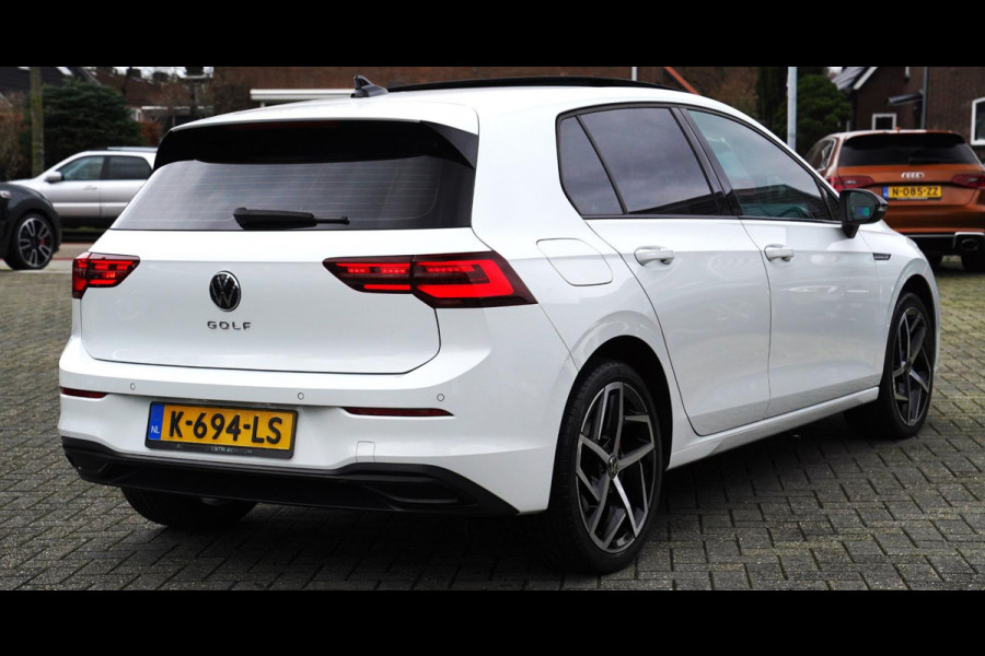Volkswagen Golf 1.5 eTSI Style | Panorama | Massage | Sfeerverlichting | IQ Light | Adaptieve cruise | Stuurverwarming | Lane assi
