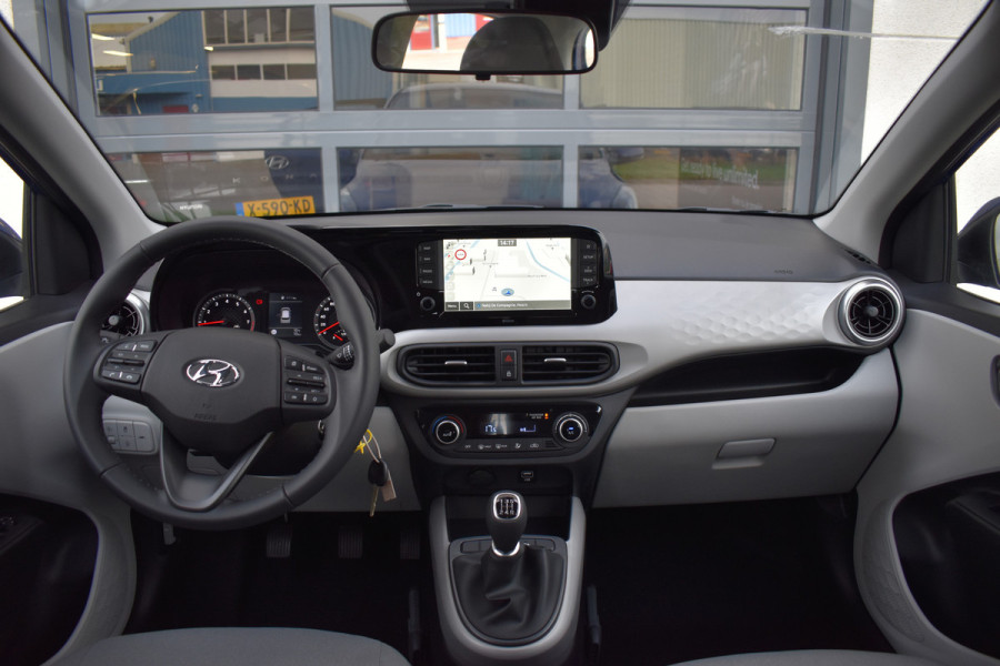 Hyundai i10 1.0 Premium VAN €21.890,- VOOR €20.045,-