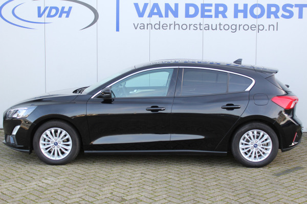 Ford Focus 1.0-125pk EcoBoost Titanium. Volautm. airco dual, adaptive cruise cntrl, trekhaak, head-up display, parkeersensoren v+a, dodehoek assistent,  stuur-, stoel- en voorraam verwarming. Net binnen, auto moet nog gepoetst. Uitgebreidere fotoreportage volgt.