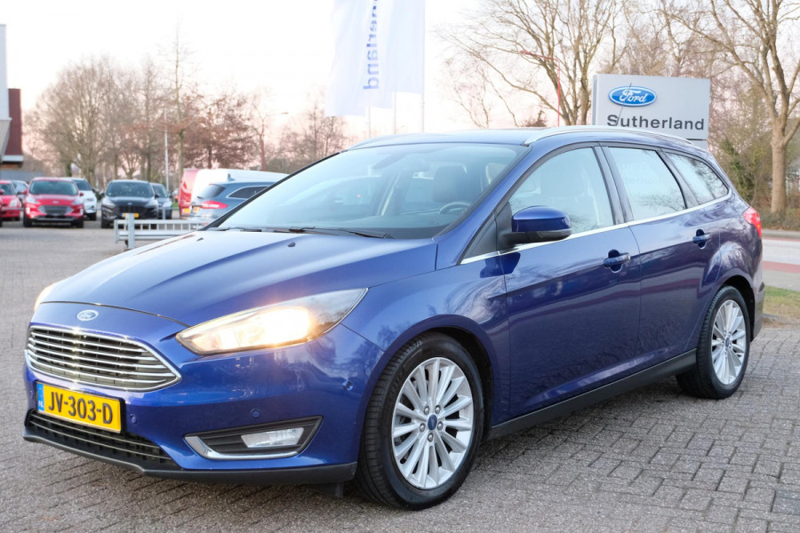 Ford Focus Wagon 1.5 Titanium 150pk | Half leder | Winterpack | 1.500kg trekgewicht | Dealeronderhouden | Navigatie | Parkeersensoren voor & Achter