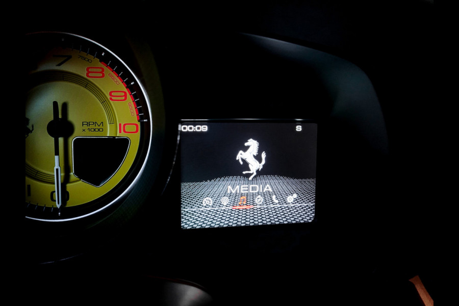 Ferrari F8 Tributo 3.9 V8 HELE Full Carbon|Novitec|Lift|Racing Seats|Passenger Display|JBL|Camera