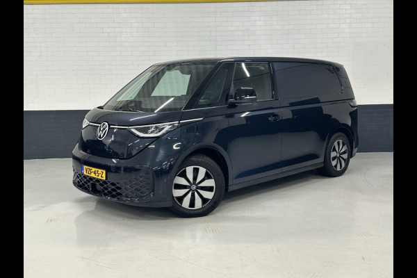 Volkswagen ID. Buzz Cargo L1H1 77 kWh PDC | LED | Trekhaak | APP Connect | Navigatie | Dodenhoek assistent | EX BTW Voorruitverwarming | Elektrische achterklep | Parkeercamera | Zomer en winterset