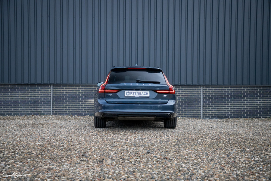 Volvo V90 2.0 T6 AWD R-Design | Google | Panorama | Adaptieve cruise |
