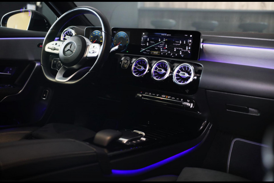 Mercedes-Benz A-Klasse 250 e AMG Limited / Open Panoramadak / Sfeerverlichting / Cruise Control / Lane Assist / Open Pano / Camera
