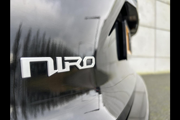 Kia Niro EV DynamicPlusLine 64.8 kWh Automaat | Leder | Schuif-/kanteldak | Camera | Navi | Key-Less | Stuur-/Stoelverwarming | 17” Velgen | Apple CarPlay/Android Auto | PDC | Cruise | LED |