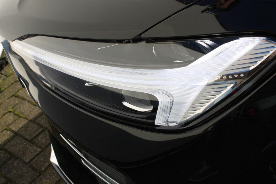 Volvo XC60 T6 350PK Automaat Recharge AWD Plus Bright LONG RANGE / Apple Carplay / Panoramisch schuifkanteldak / Lederen bekleding / 19" lichtmetalen velgen