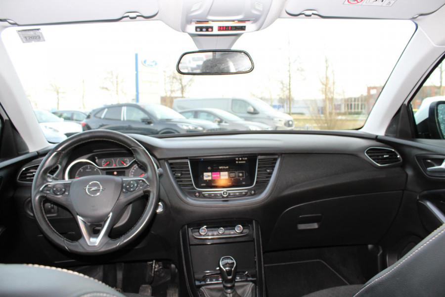 Opel Grandland X 1.6 CDTi Business Executive | Trekhaak | Climate Control | AGR Stoelen | Navigatie | Camera | Electrische achterklep | 18 INCH Lichtmetalen Velgen | Nette Auto!