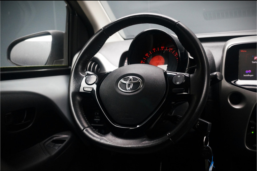 Toyota Aygo 1.0 VVT-i X-PLAY | CAMERA | 5 DEURS | NAP | SPARCO | BLUETOOTH | AIRCO | 2 SLEUTELS | GROOT SCHERM | ELEKTRISCHE RAMEN |