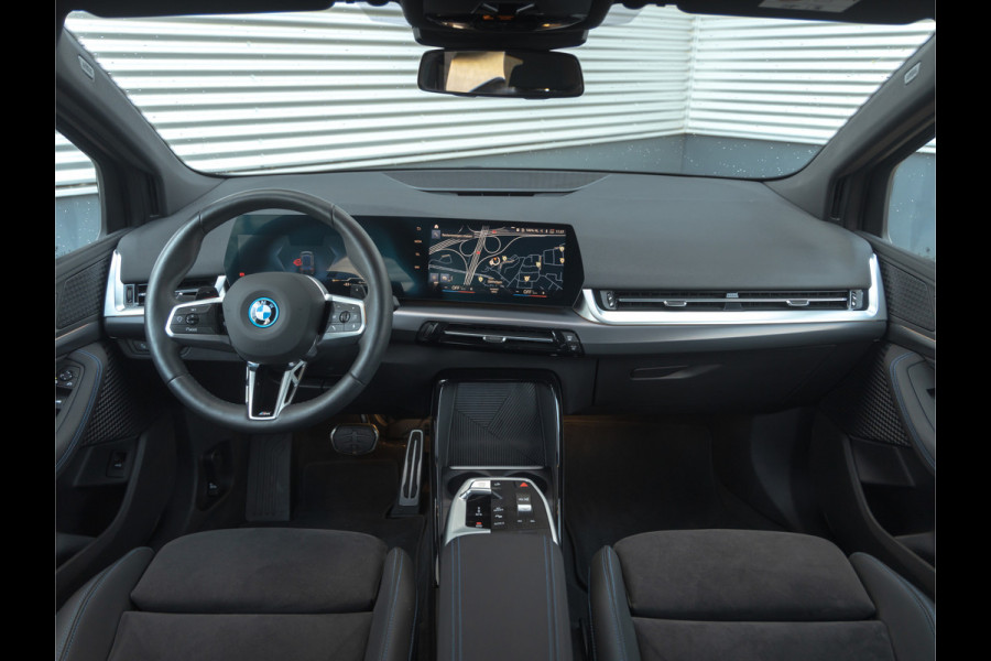 BMW 2 Serie Active Tourer 225e xDrive M-Sport - Trekhaak - Driving Ass Plus - Stoelverwarming