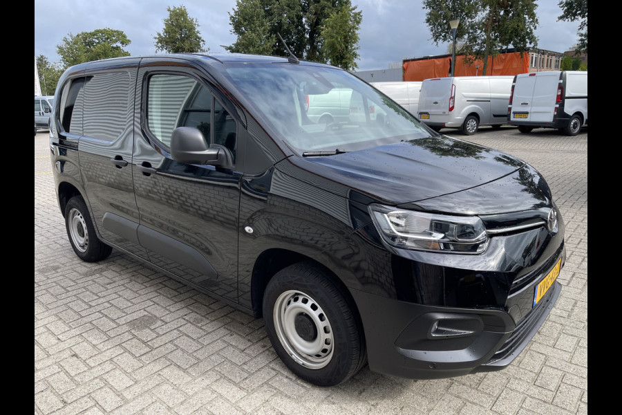 Toyota PROACE CITY 1.5 D-4D 102pk L1H1 Live / rijklaar € 19.950 ex btw / lease vanaf € 366 / direct leverbaar / fabrieksgarantie tot 28-04-2025 ! airco / cruise / Apple Carplay