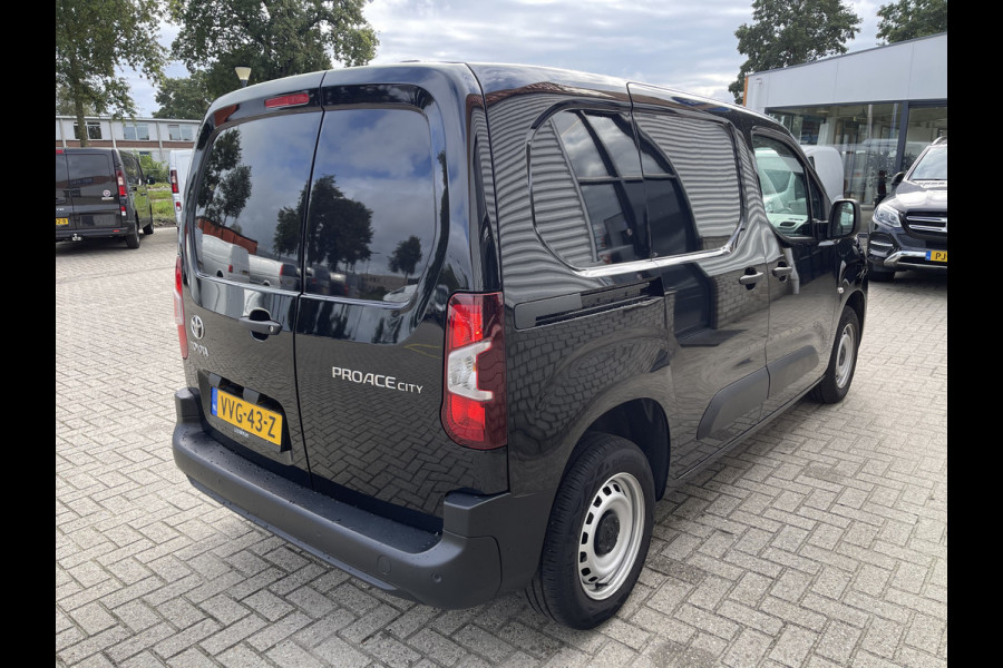 Toyota PROACE CITY 1.5 D-4D 102pk L1H1 Live / rijklaar € 19.950 ex btw / lease vanaf € 366 / direct leverbaar / fabrieksgarantie tot 28-04-2025 ! airco / cruise / Apple Carplay