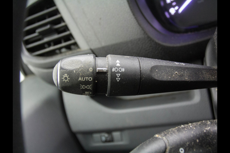 Opel Vivaro 2.0D 123pk L2H1 3-Pers. Navigatie Camera Airco **scheur in raam**PDC-A+Voor 1/2Leer Climatic Cruise Control Regensensor 2.0 CDTI Elektr. ramen Dakdragers  EURO6 6-bak Edition Connect-Navi ESP Mistl.