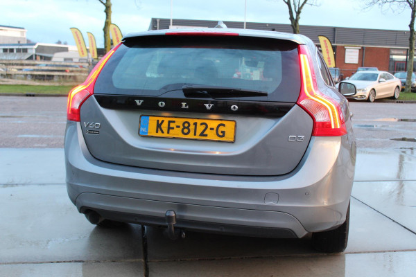 Volvo V60 2.0 D3 Nordic+ .. nl auto NAP h, leder*clima *led*hill hold dealer onderhouden * isofix* lm* trekhaak*