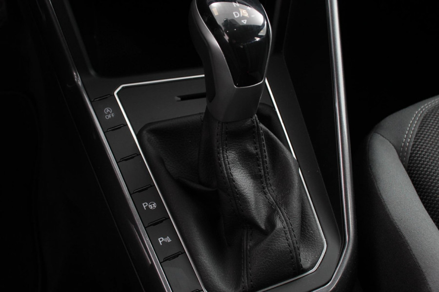 Volkswagen Polo 1.0 TSI DSG Style 110Pk Demo! | Adaptive Cruise Control | 17 Inch Lichtmetalen Velgen | Parkeersensoren Voor + Achter | Privacy Glass |