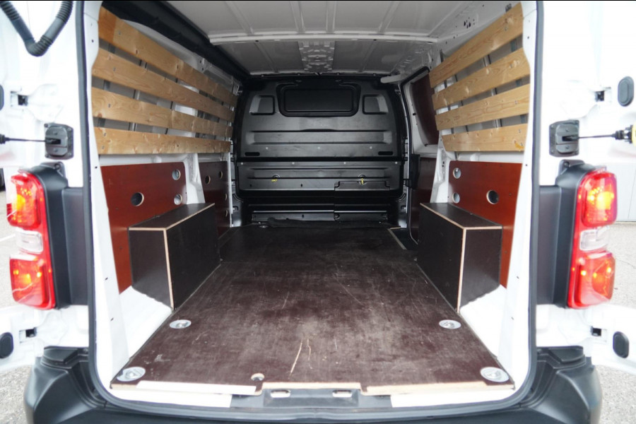 Toyota ProAce Worker 1.5 D-4D Cool Comfort Long / EX. BTW / 3 Zitpl. / 27dkm NAP / NL-Auto / Cruise