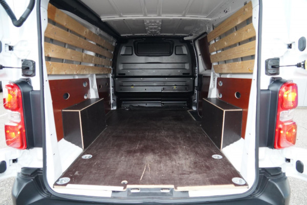 Toyota ProAce Worker 1.5 D-4D Cool Comfort Long / EX. BTW / 3 Zitpl. / 27dkm NAP / NL-Auto / Cruise