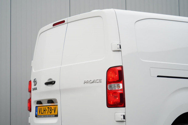 Toyota ProAce Worker 1.5 D-4D Cool Comfort Long / EX. BTW / 3 Zitpl. / 27dkm NAP / NL-Auto / Cruise