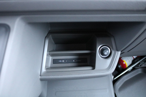 Volkswagen Crafter 2.0 TDI 140pk L3 H3 Automaat Airco Navigatie Apple Carplay Camera