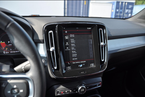 Volvo XC40 T4 211PK Recharge R-Design / Adaptieve cruise control/ BLIS/ Trekhaak/ Navigatie/ Climate control/ Apple CarPlay/ Bluetooth