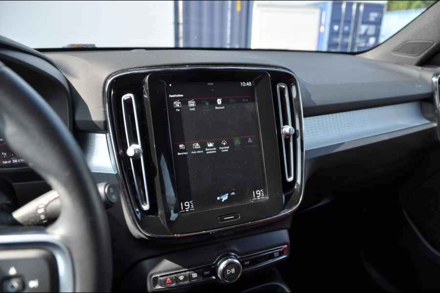 Volvo XC40 T4 211PK Recharge R-Design / Adaptieve cruise control/ BLIS/ Trekhaak/ Navigatie/ Climate control/ Apple CarPlay/ Bluetooth