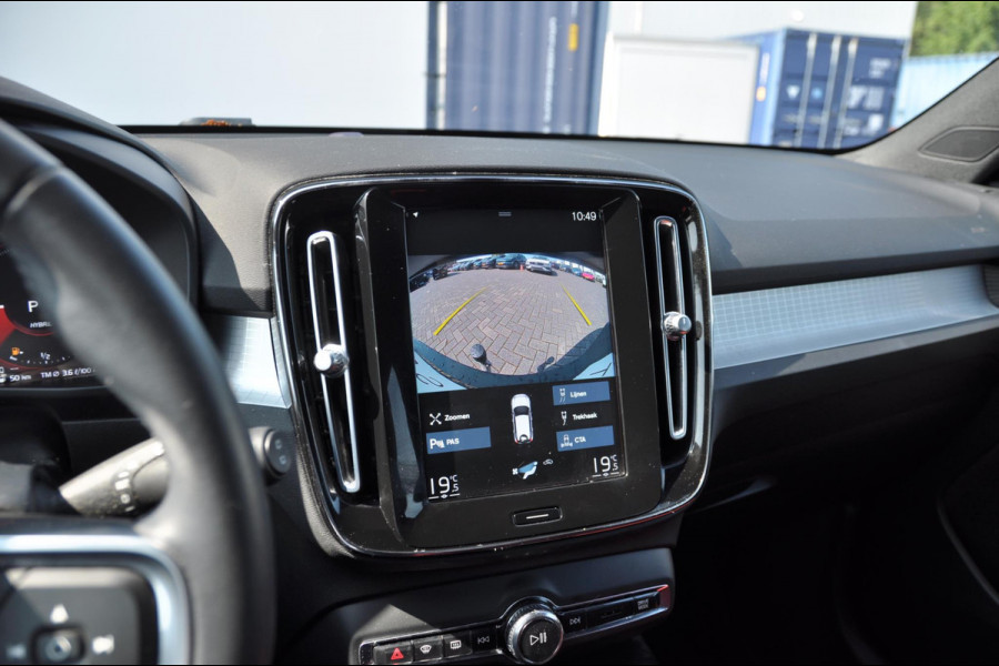 Volvo XC40 T4 211PK Recharge R-Design / Adaptieve cruise control/ BLIS/ Trekhaak/ Navigatie/ Climate control/ Apple CarPlay/ Bluetooth