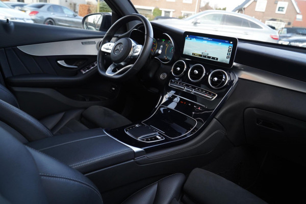 Mercedes-Benz GLC Coupé 200 Premium AMG | Facelift | Schuif/kanteldak | 360 Camera | Sfeerverlichting | AMG pakket | Leder