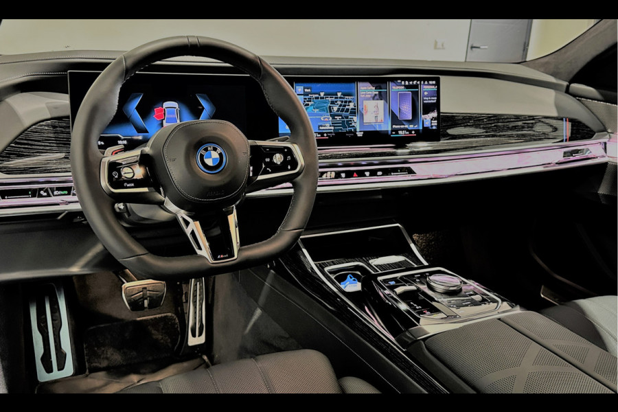 BMW i7 xDrive60 | M Sportpakket Pro | Sky Lounge Panoramadak | BMW Individual interieur | Innovation Pack | Climate Acoustics Pack