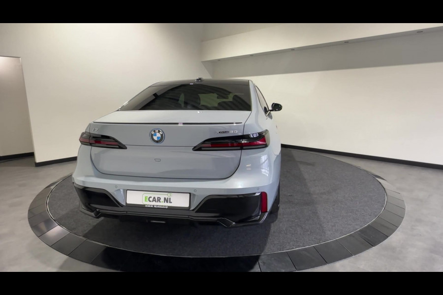 BMW i7 xDrive60 | M Sportpakket Pro | Sky Lounge Panoramadak | BMW Individual interieur | Innovation Pack | Climate Acoustics Pack