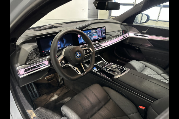 BMW i7 xDrive60 | M Sportpakket Pro | Sky Lounge Panoramadak | BMW Individual interieur | Innovation Pack | Climate Acoustics Pack