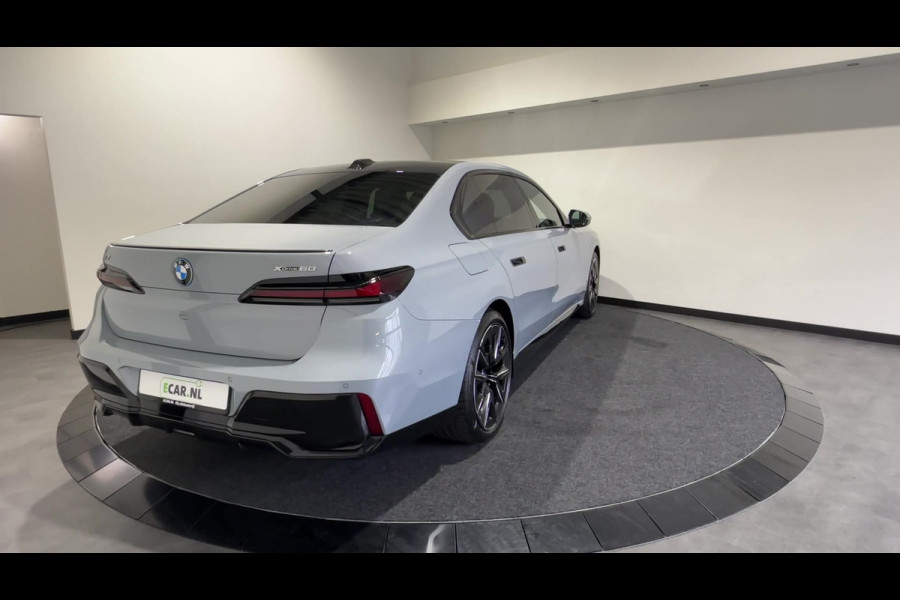 BMW i7 xDrive60 M Sportpakket Pro | Sky Lounge Panoramadak | BMW Individual interieur | Innovation Pack | Climate Acoustics Pack