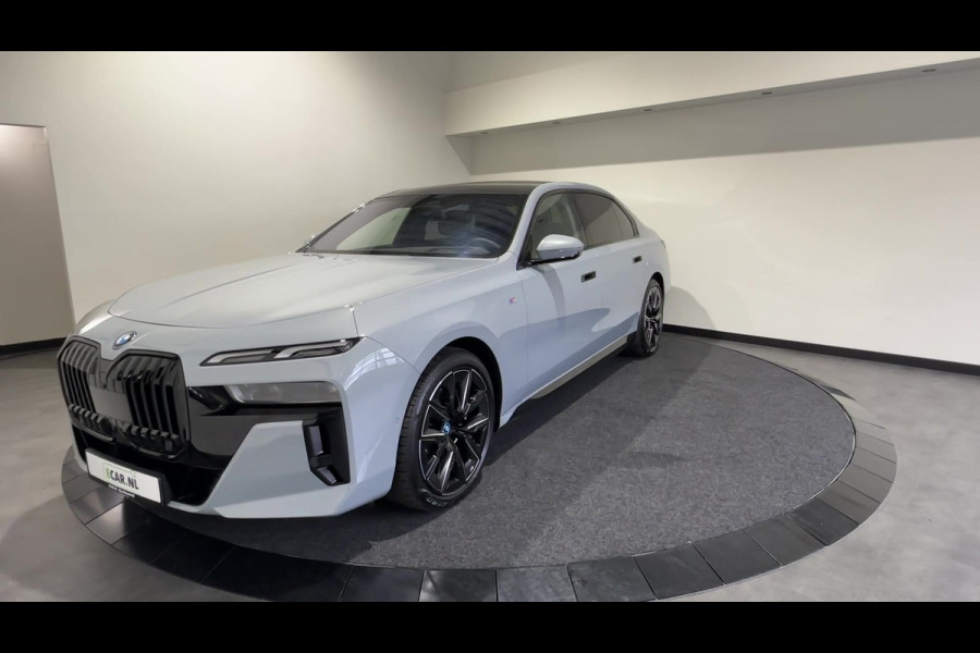 BMW i7 xDrive60 M Sportpakket Pro | Sky Lounge Panoramadak | BMW Individual interieur | Innovation Pack | Climate Acoustics Pack