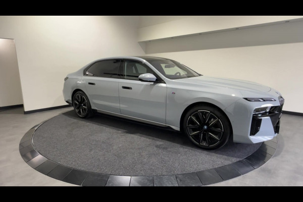 BMW i7 xDrive60 | M Sportpakket Pro | Sky Lounge Panoramadak | BMW Individual interieur | Innovation Pack | Climate Acoustics Pack