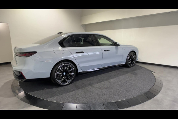 BMW i7 xDrive60 M Sportpakket Pro | Sky Lounge Panoramadak | BMW Individual interieur | Innovation Pack | Climate Acoustics Pack