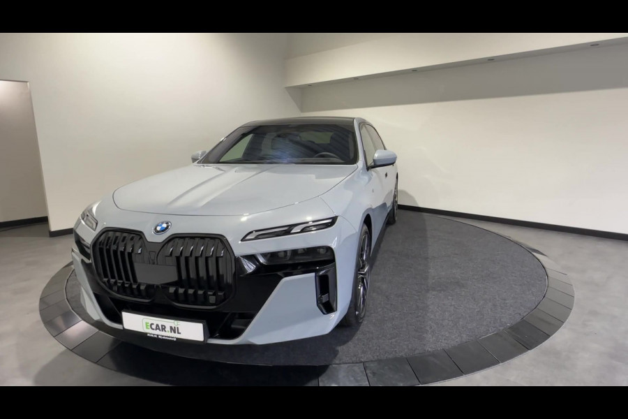 BMW i7 xDrive60 M Sportpakket Pro | Sky Lounge Panoramadak | BMW Individual interieur | Innovation Pack | Climate Acoustics Pack