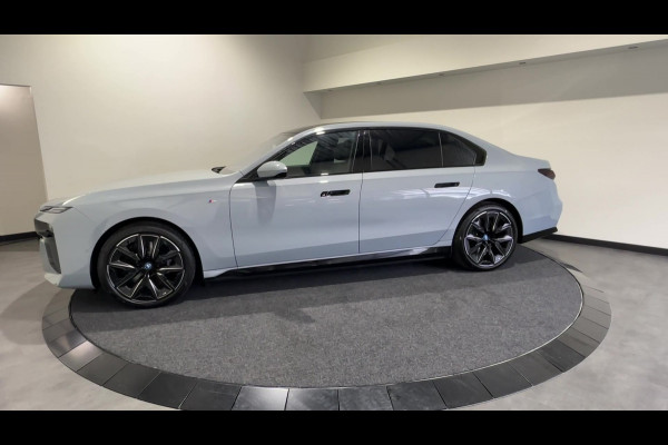 BMW i7 xDrive60 M Sportpakket Pro | Sky Lounge Panoramadak | BMW Individual interieur | Innovation Pack | Climate Acoustics Pack