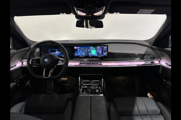 BMW i7 xDrive60 M Sportpakket Pro | Sky Lounge Panoramadak | BMW Individual interieur | Innovation Pack | Climate Acoustics Pack