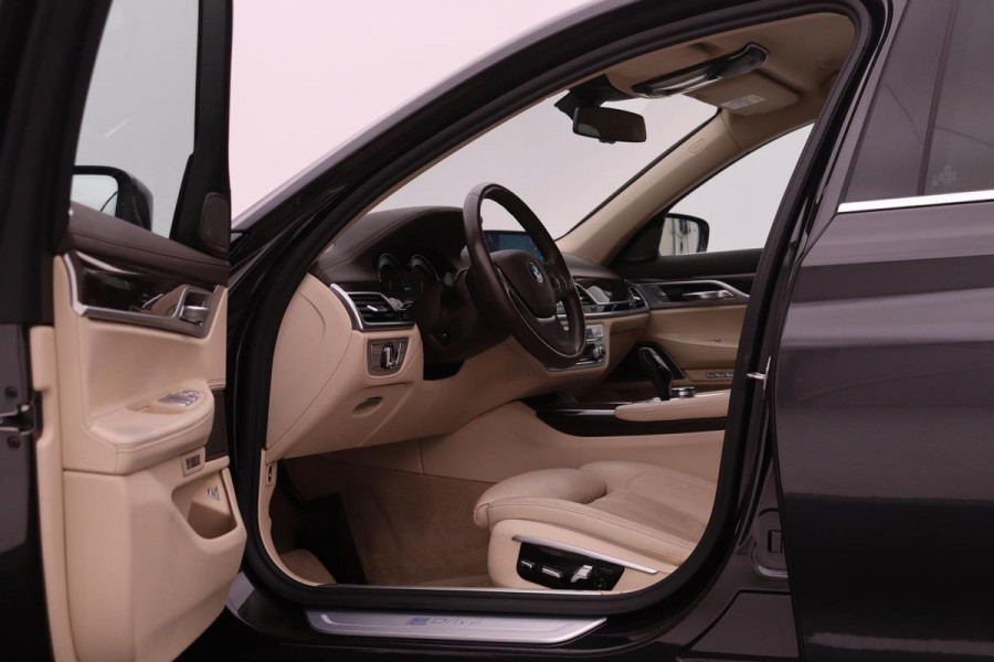 BMW 7 Serie 740e iPerformance | Adaptive Cruise | Harman Kardon | Camera | Comfortstoelen | Park Assist | Carplay | Stoelverwarming
