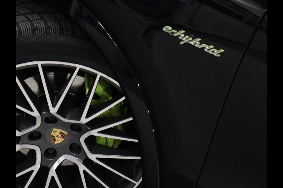 Porsche Cayenne 3.0 E-Hybrid Sport Chrono WEEKAANBIEDING [BOSE, SCHUIFDAK, APPLE CARPLAY, ADAPTIVE CRUISE, LUCHTVERING, SOFT CLOSE, LED, NIEUWSTAAT]