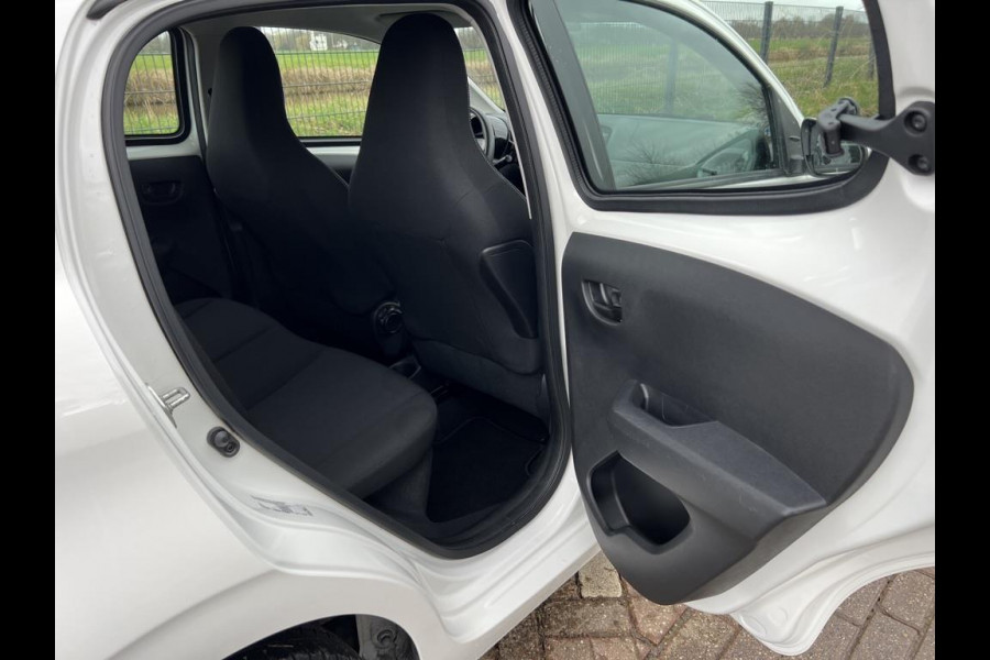 Peugeot 108 1.0 e-VTi Camera, Airconditioning, Apple CarPlay, Navigatie, Bluetooth, 1e eigenaar en Boekjes aanwezig