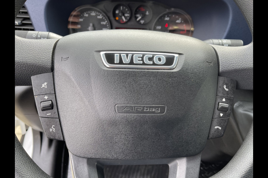 Iveco Daily 35S14 2.3 140pk automaat / bakwagen met laadklep / rijklaar € 27.750 ex btw / lease vanaf € 496 / climate control / zijdeur / laadvermogen 1110 kg !