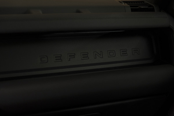 Land Rover Defender 2.0 P400e 110 X-Dynamic SE PANO-20"-TREKHAAK-LUCHTVERING
