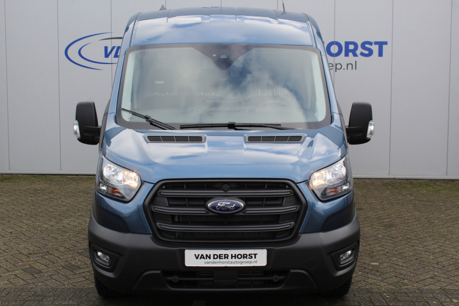 Ford Transit 350 2.0-130pk TDCI L3H2 Trend. Net ingereden, uit voorraad leverbaar ! Volautm. airco, metallic lak, lane- en side assist, adaptive cruise, navigatie by Apple carplay/Android auto cntrl, bijrijdersbank, USB aansluiting etc.