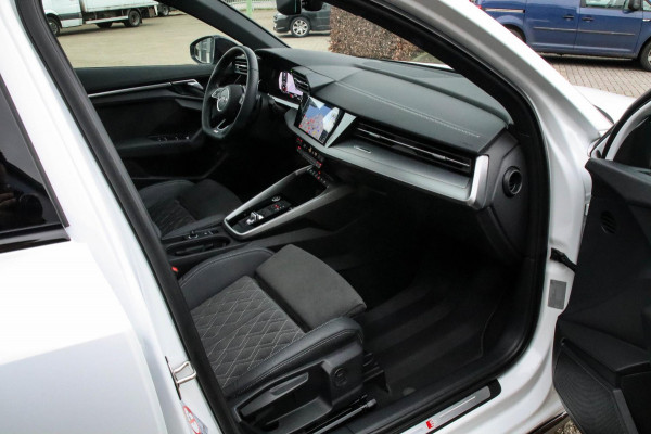 Audi A3 Limousine 35 1.5 TFSI S Edition One S-line 150pk S-Tronic Lederen kuipstoelen|Virtual Cockpit|Panoramadak|LED Matrix|Black