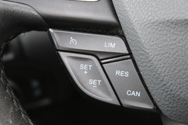 Ford Focus Wagon 1.0 EcoBoost 125 PK Titanium | Navigatie | Cruise control | 17 inch Lichtmetalen Velgen | Climate Control | Voorruitverwarming | PDC V+A | 58DKM!