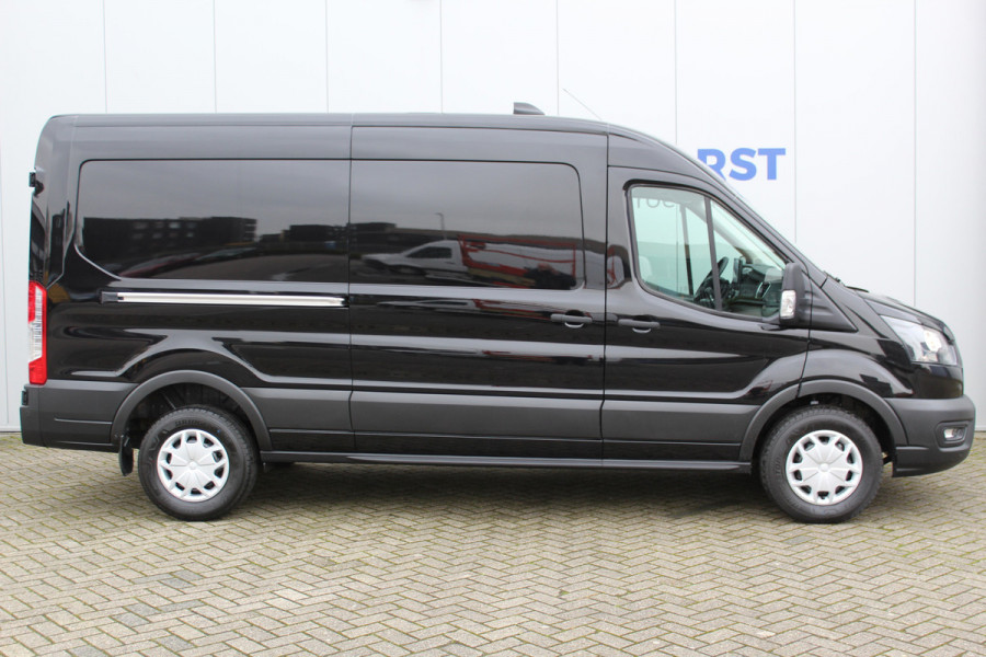 Ford Transit 350 2.0-130pk TDCI L3H2 Trend. Net ingereden, uit voorraad leverbaar ! Volautm. airco, metallic lak, lane- en side assist, adaptive cruise, navigatie by Apple carplay/Android auto cntrl, bijrijdersbank, USB aansluiting etc.